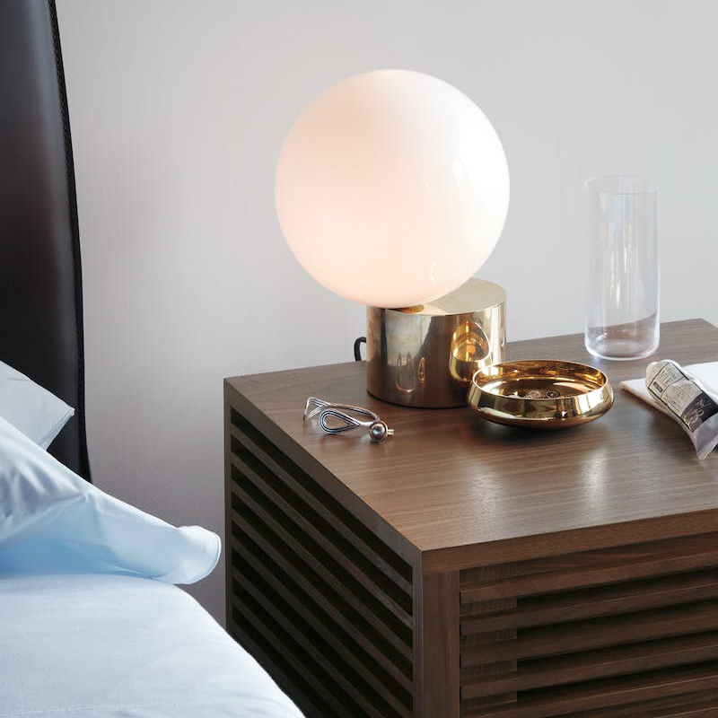 The Elegant Charm of Luce Pendente Comodino: An Italian Nightstand that Illuminates Your Bedroom
