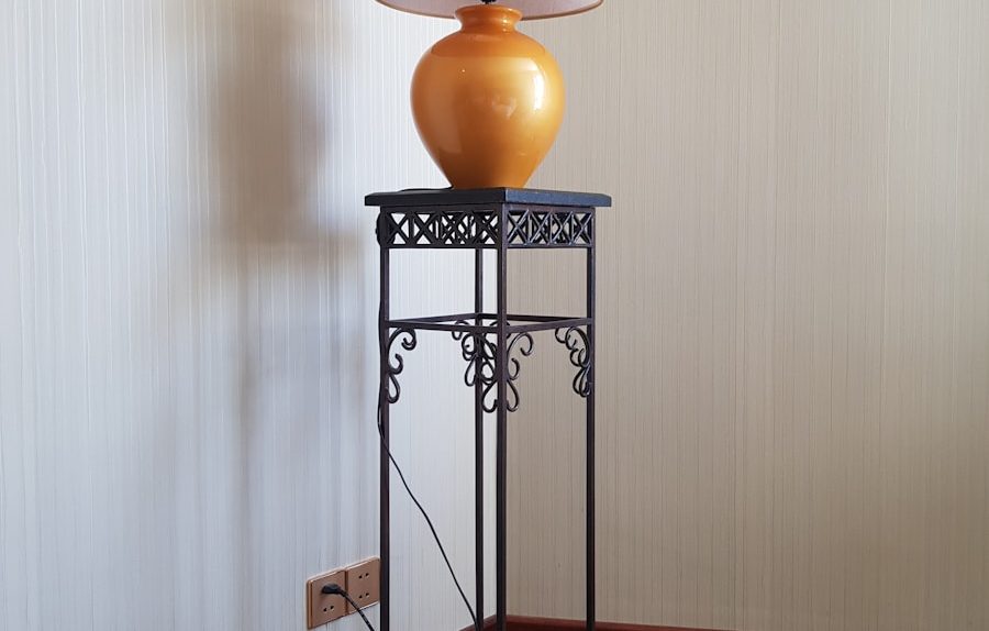 Photo Crafts style iron table lamp