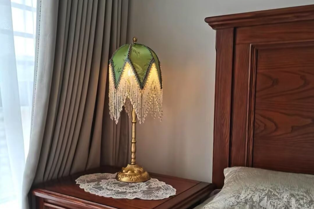Vintage French-Inspired LED Bedside Table Lamp for Retro Bedrooms