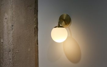 Photo rotating wall lamp