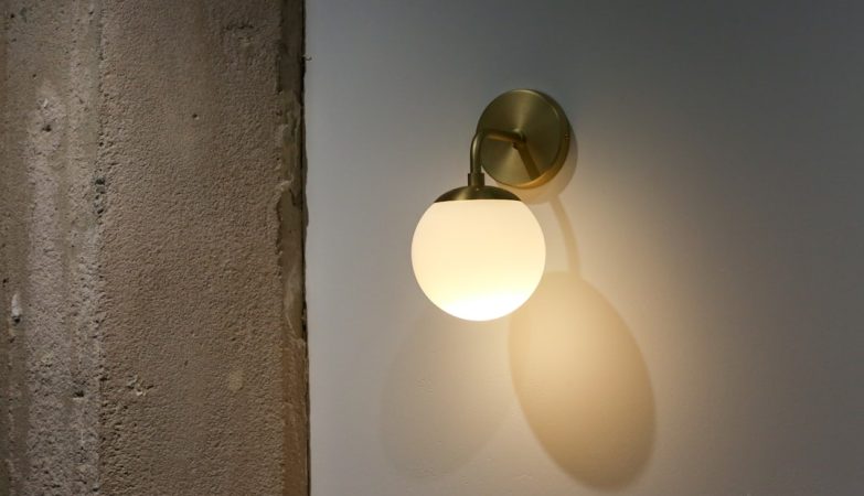 Photo rotating wall lamp