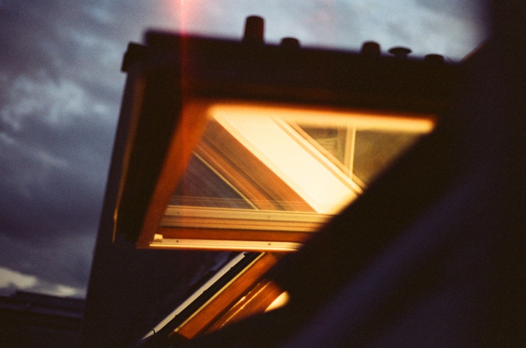 Vintage Vibes: Simple Retro Sunset Ceiling Lamp