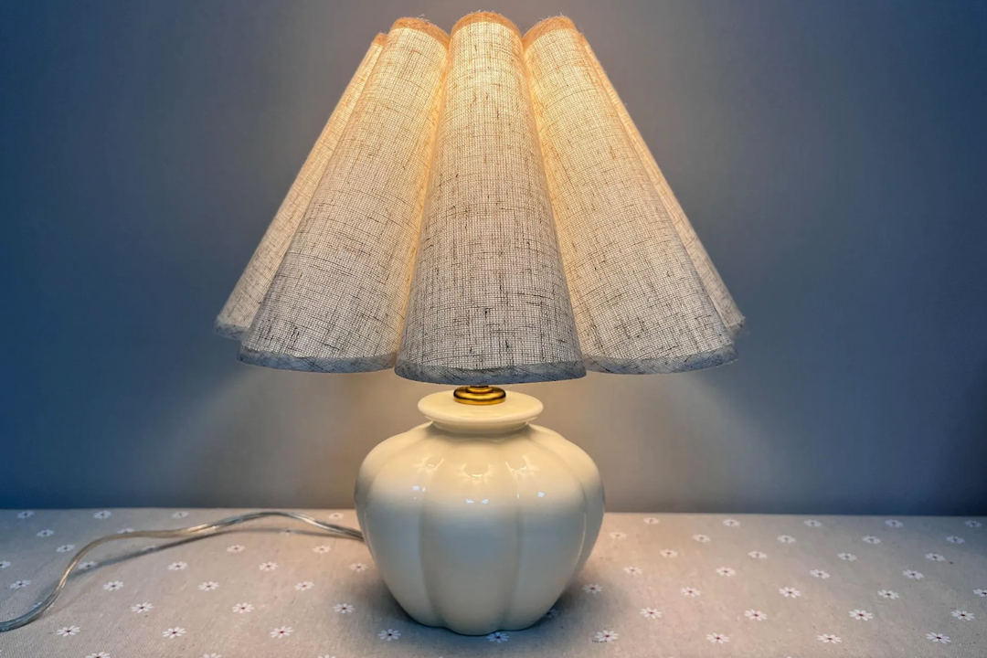 Elegant Cream Ceramic Bedroom Table Lamp