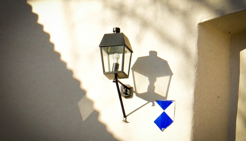 Photo wall sconce