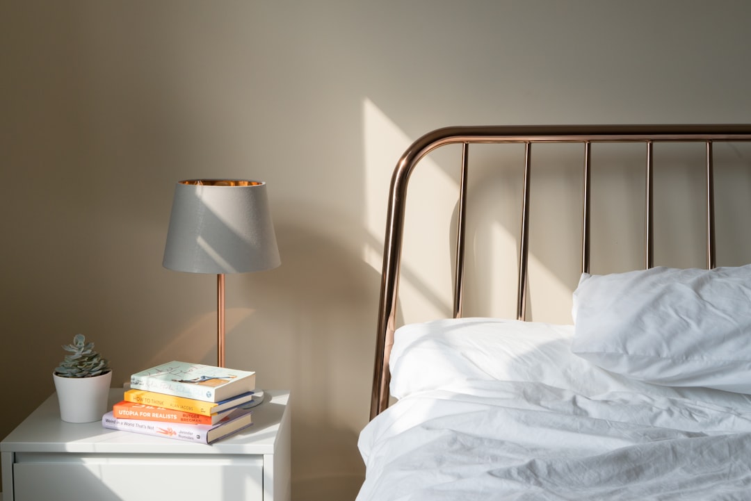Modern Minimalist Bedside Table Lamps: Sleek Style for Your Bedroom